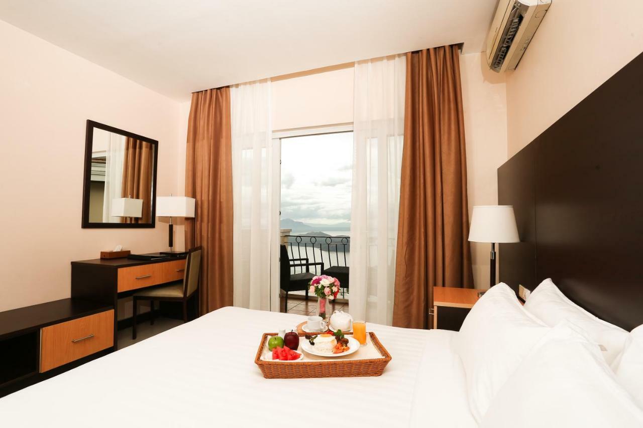 The Lake Hotel Tagaytay Tagaytay City Екстер'єр фото